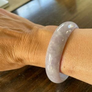 Lilac jadeite bangle